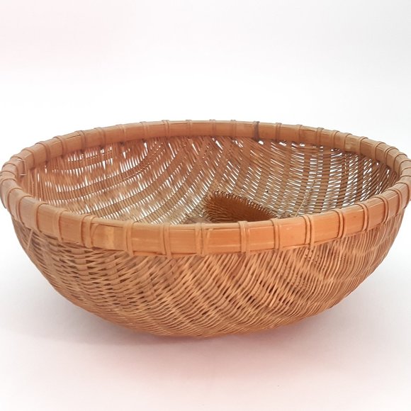 African Rattan Basket and Dried Display Objects - Picture 5 of 11